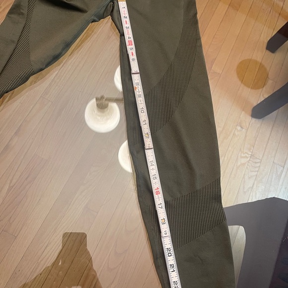 BUNDLE of Two Pink Victoria's Secret Olive and Gray Leggings Size ML - Picture 8 of 14